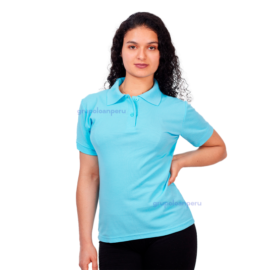 Polo camisero con cuello tejido y puño de la misma tela.