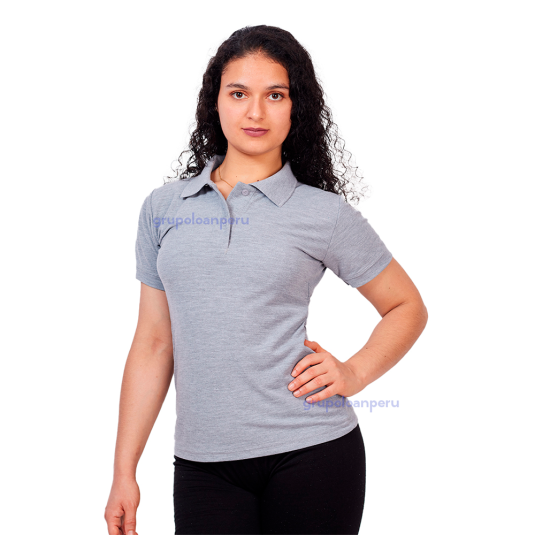 Polo camisero con cuello tejido y puño de la misma tela.